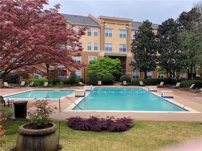Resort Style Pool 2 - 10 Perimeter Summit Blvd NE