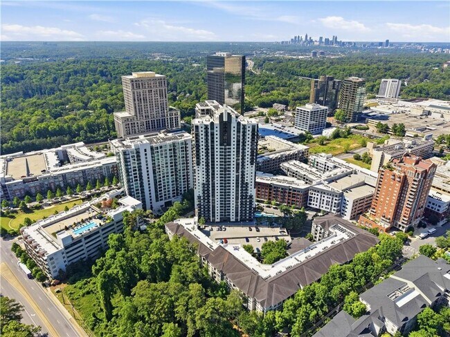 Building Photo - 3481 Lakeside Dr NE