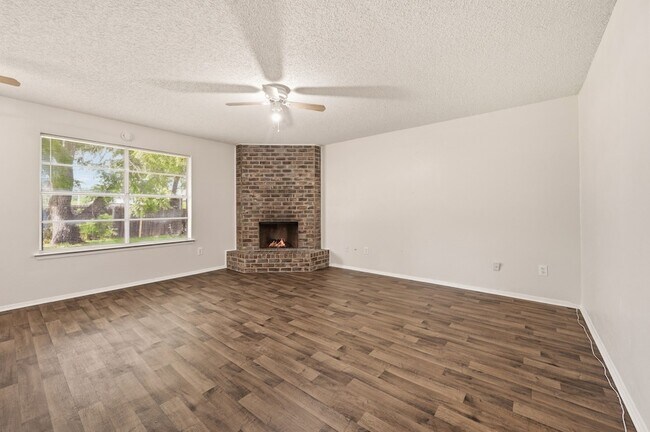 Building Photo - 616 Reveille Rd