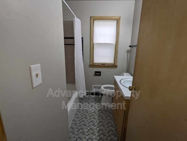 Building Photo - 6215 W Keefe Ave Pkwy