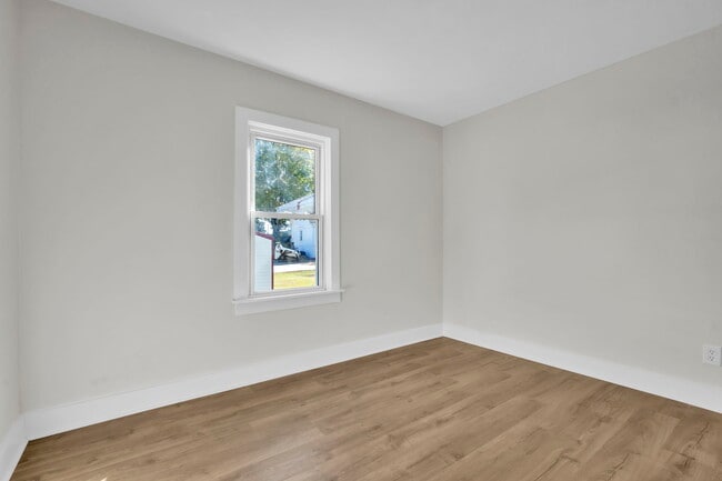 Building Photo - 2 Dunlap St