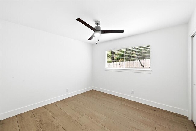 Building Photo - 6202 Laurel Valley Dr