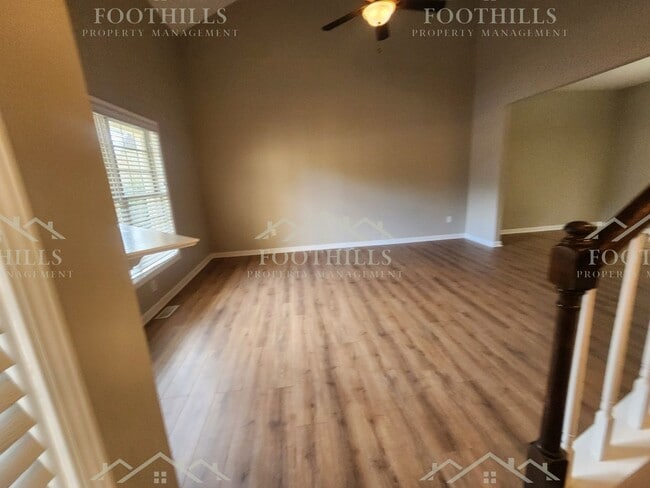 Building Photo - 6 Robert de Brus Cir