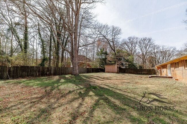 Building Photo - 190 Brentwood Dr