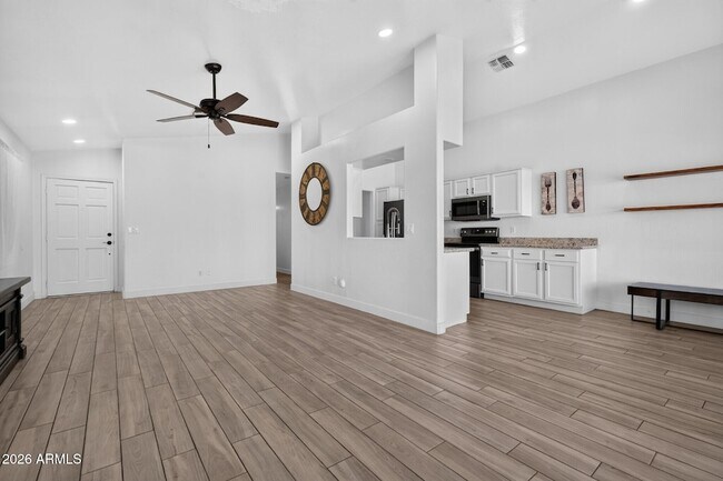 Building Photo - 1438 E Cindy St