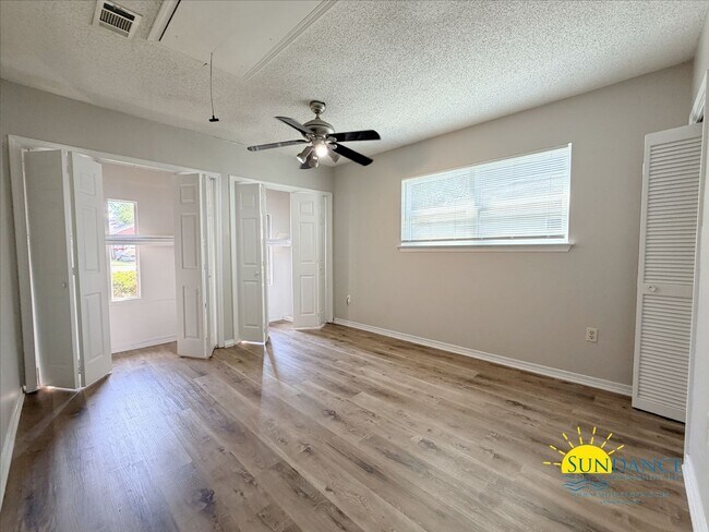 Building Photo - Newly Renovated 3 Bedroom with Oversized detached workshop/garage!