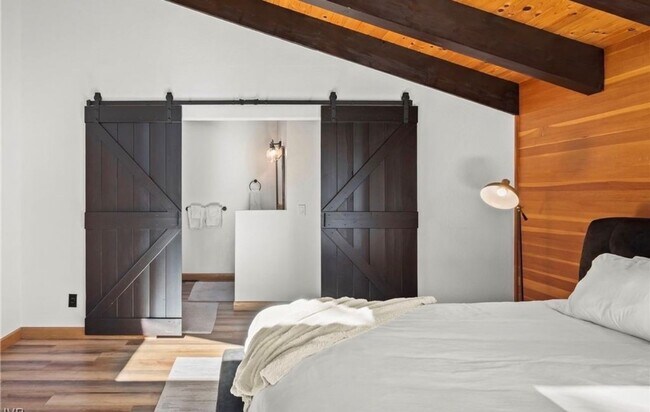 Building Photo - Mountain Modern Retreat