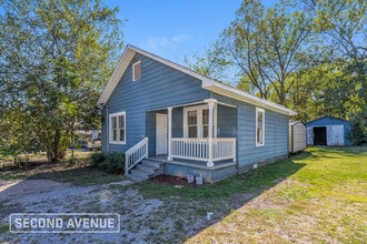 Building Photo - 544 7th St S