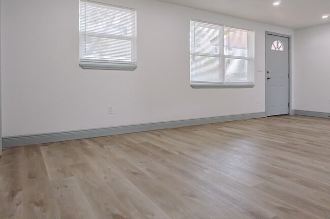 Building Photo - 217 Betty Ave