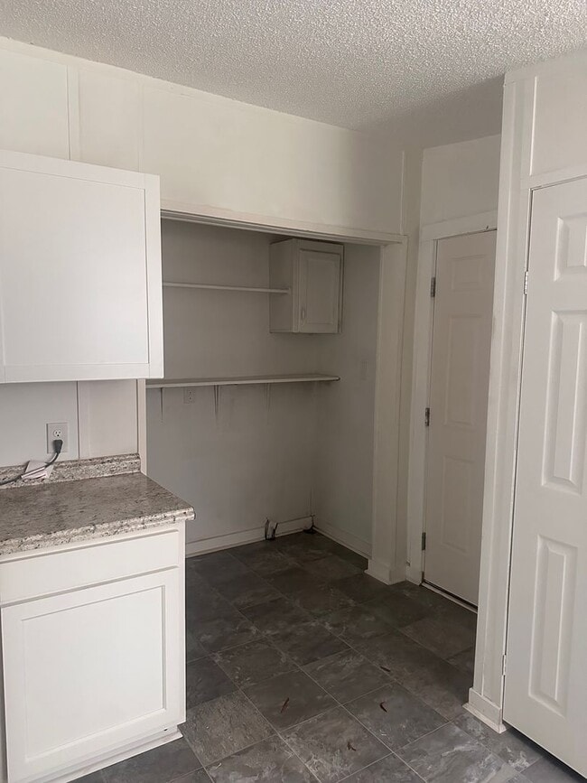 Building Photo - RENTAL HOME 3BD/2BTH