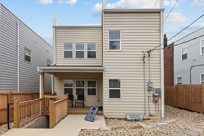 Building Photo - 3325 Vista Ave
