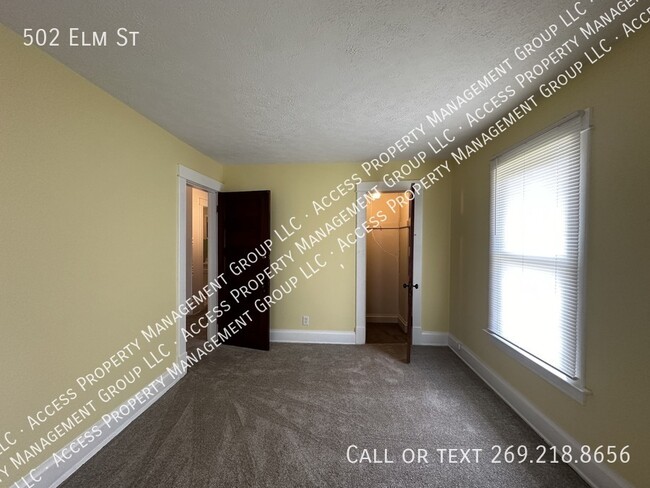Building Photo - 502 Elm St