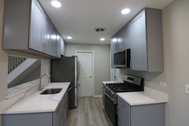 Building Photo - 360 Farmingdale Cir