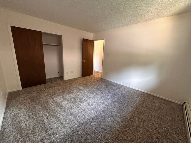 Building Photo - Ute Pass Ave (10215)