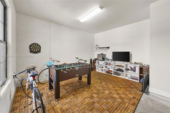 Building Photo - 4549 Pinehurst Trl W