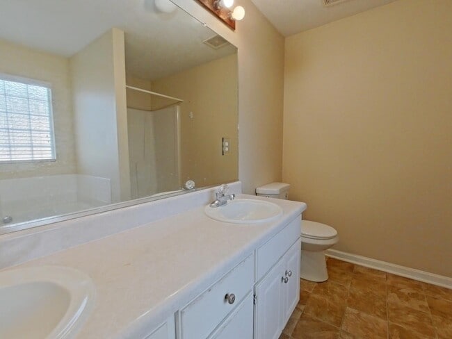 Building Photo - 1725 Tamarind Way