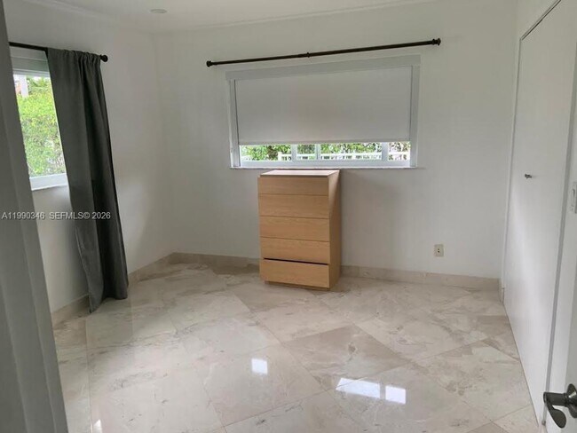 Building Photo - 3406 NE 168th St