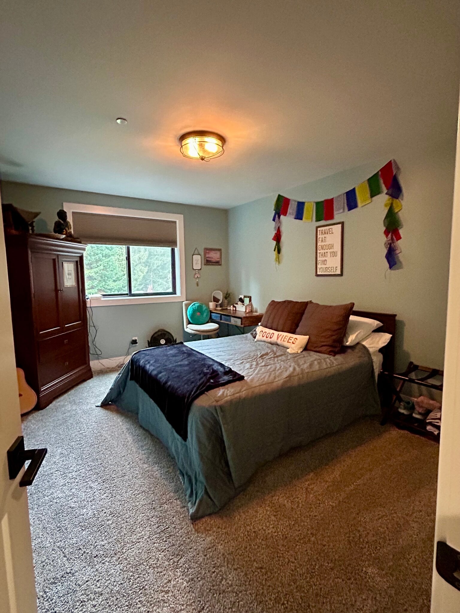Queen bed - 33414 SE 114th St