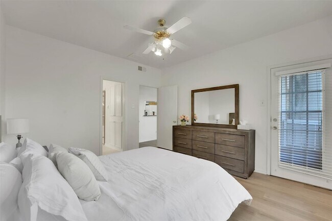 Building Photo - 1700 Amelia Ct