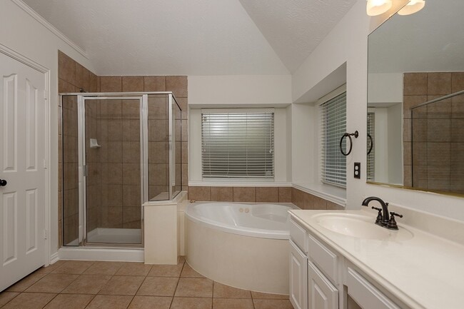 Building Photo - 14 Filigree Pines Pl