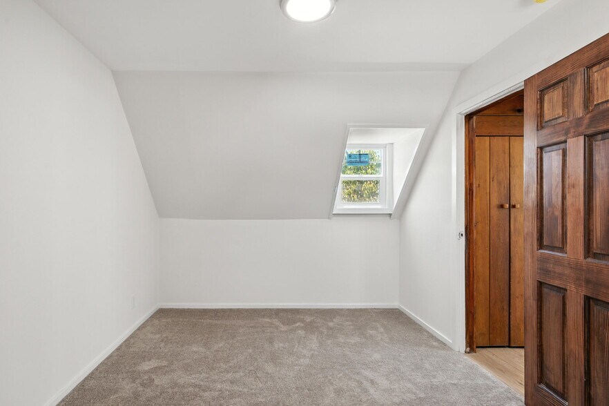 Building Photo - 24 3rd Ct