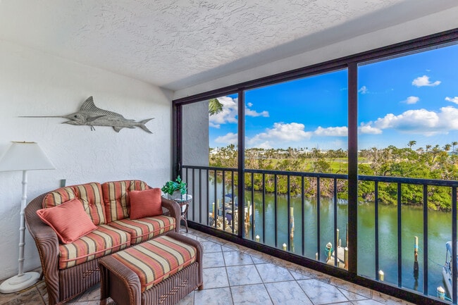 Building Photo - 970 Palm Ave