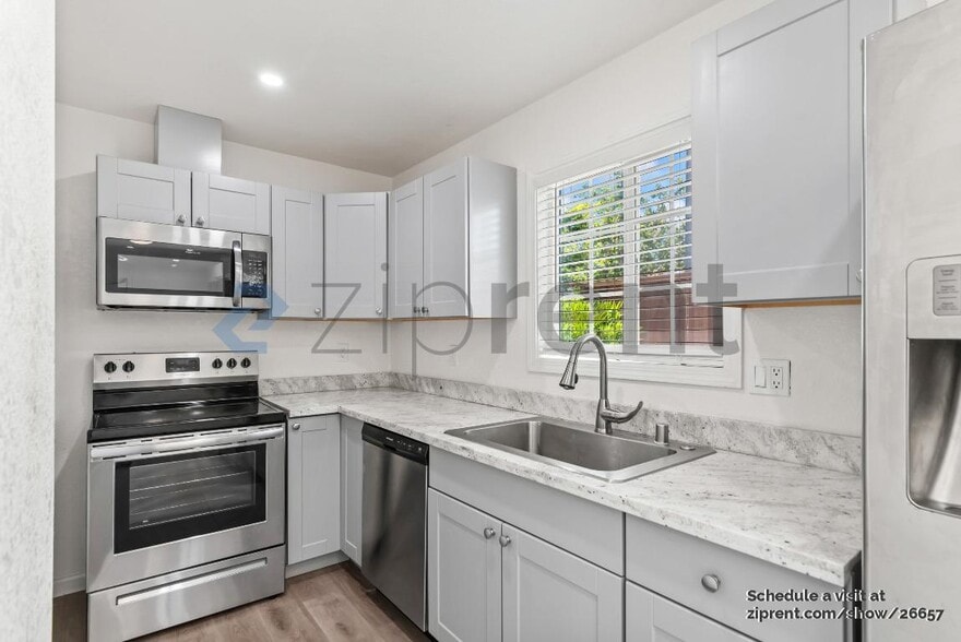 Building Photo - 629 Pelican Ct