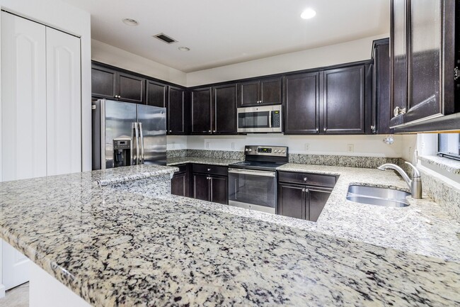 Building Photo - 9596 Town Parc Cir S