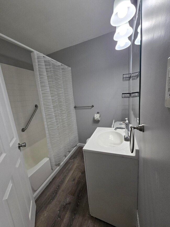 Building Photo - 14463 Leonard Ave