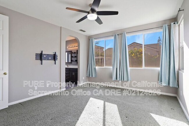 Building Photo - 1518 Sandmark Dr