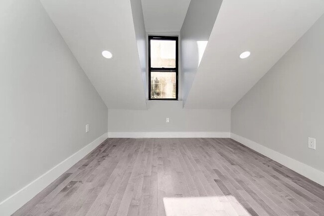 Building Photo - 20 Saint Marks Place