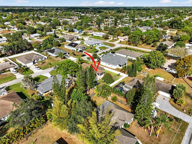 Building Photo - 1121 SW Ivanhoe St