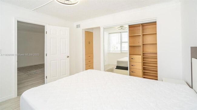 Building Photo - 3140 S Ocean Dr