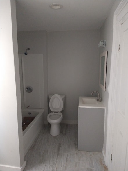 Building Photo - 137 E 2nd St