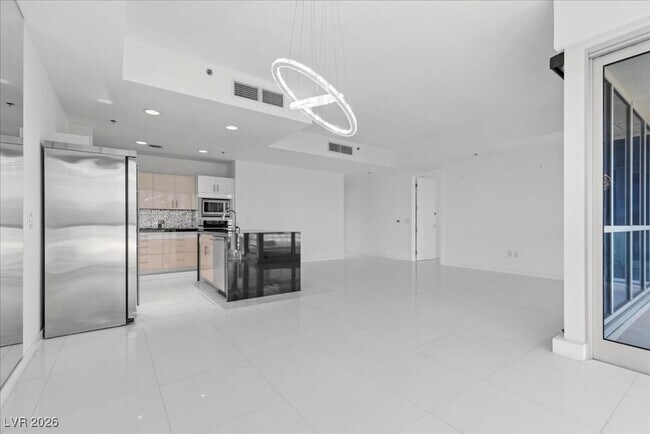 Building Photo - 4525 Dean Martin Dr