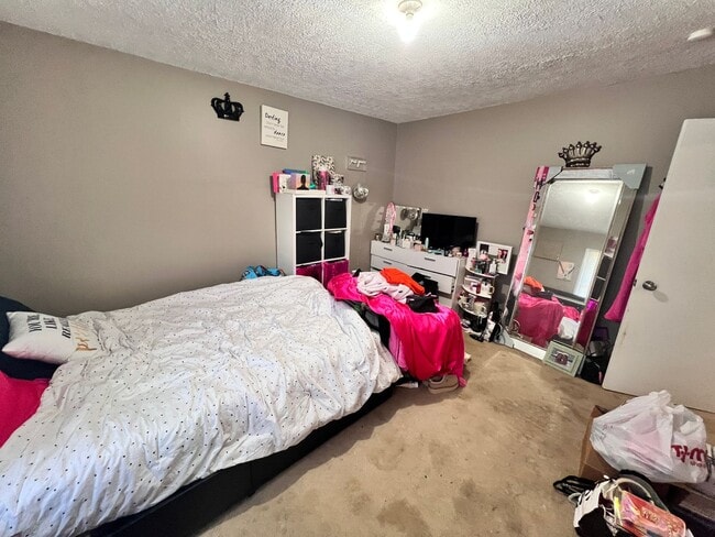 Building Photo - Home available in Christiansburg