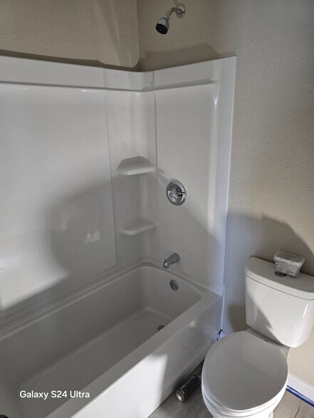 Building Photo - 108 Tacoma Rd