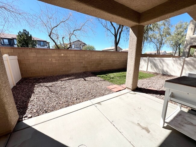 Building Photo - 102 S Pointe Way