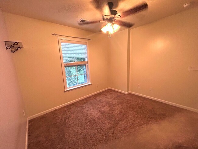 Building Photo - 3706 Crescent Way