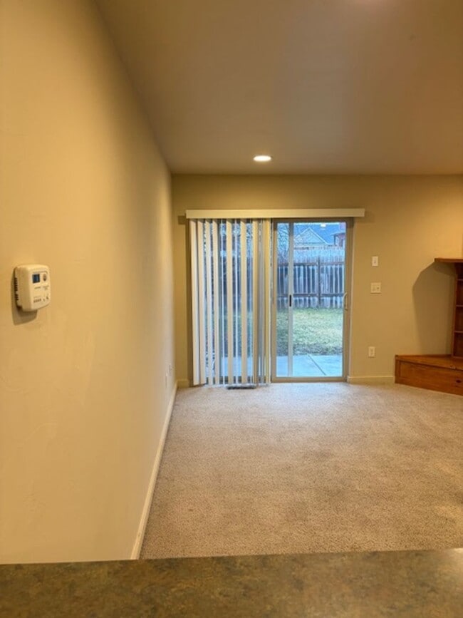 Building Photo - 3 Bedrooms 2 1/2 Bathroom Bozeman Townhouse - Great Location