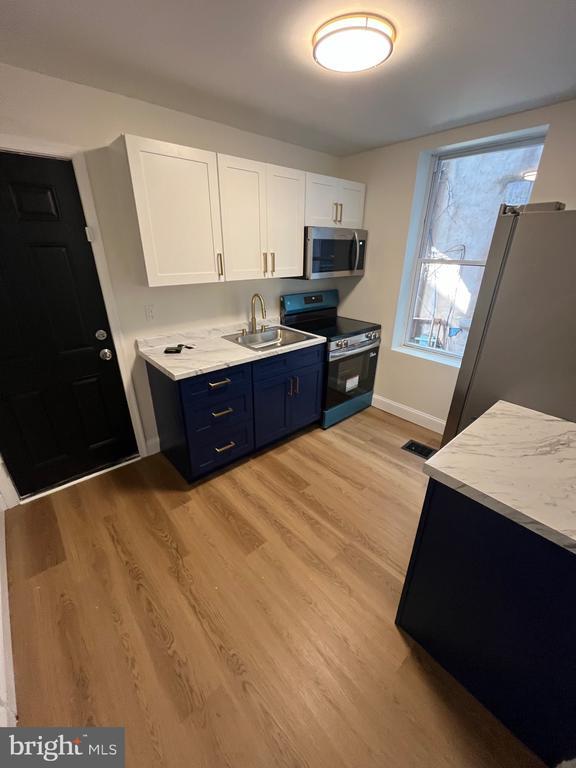 Building Photo - 904 S Cecil St