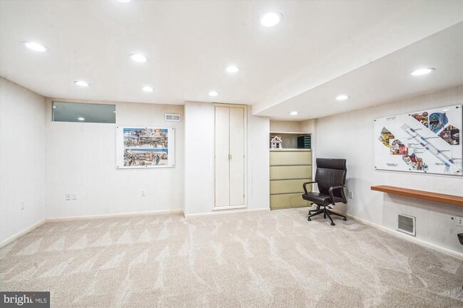 Building Photo - 6623 Radnor Rd
