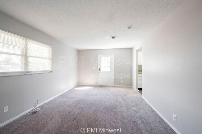 Building Photo - 330 Hugo St