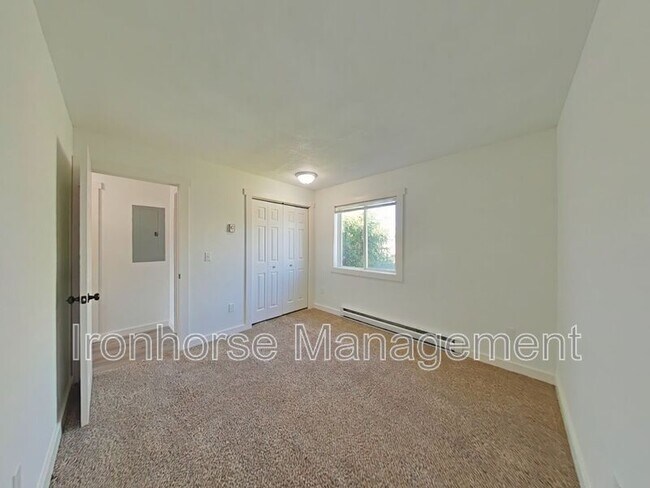 Building Photo - 119 S 15th Ave