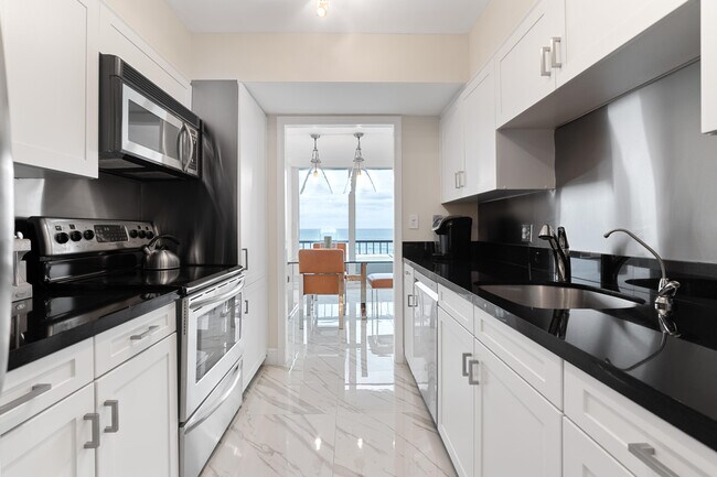 Building Photo - 5550 N Ocean Dr