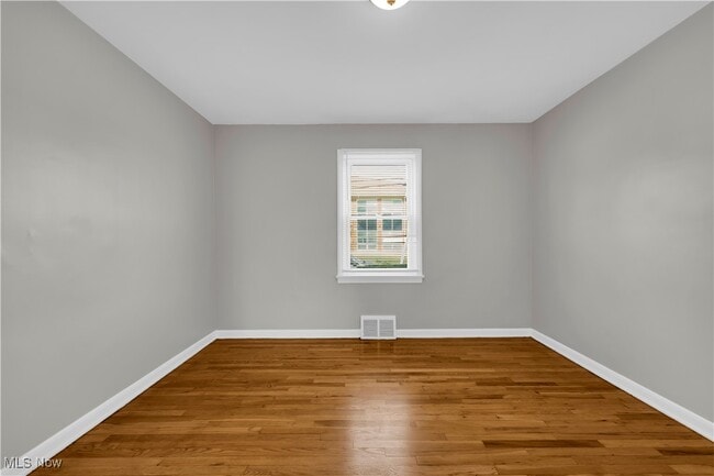 Building Photo - 25730 Shoreview Ave