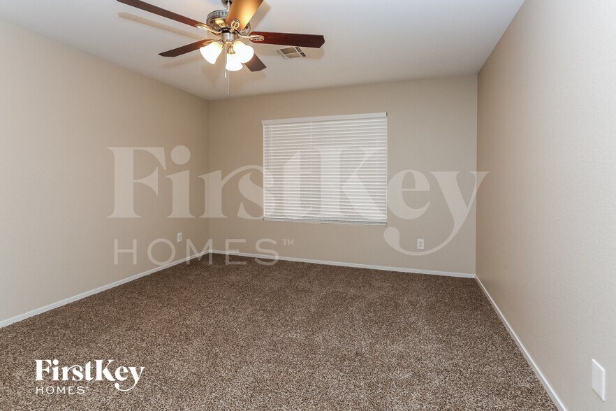 Building Photo - 5508 Crinoline Ave