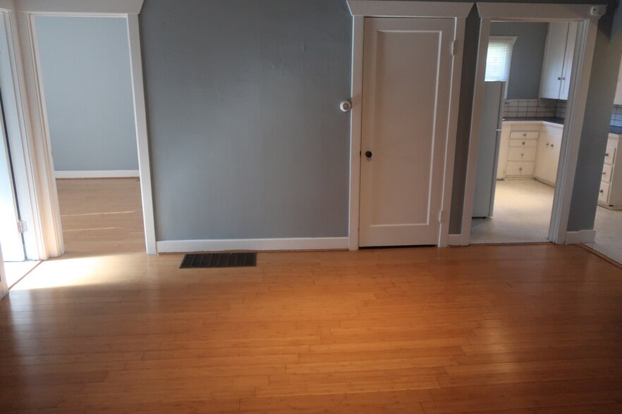 Building Photo - 710 Monroe St