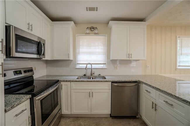 Building Photo - 6593 Dunwoody Trail