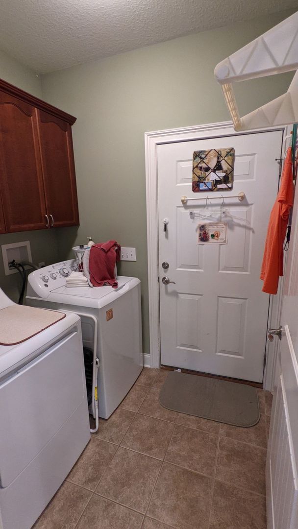 Building Photo - 3 Bedroom Home located in Magnolia Gardens...